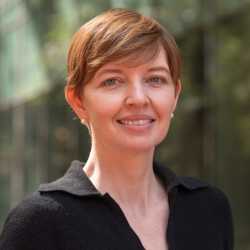 Laura Edelson headshot
