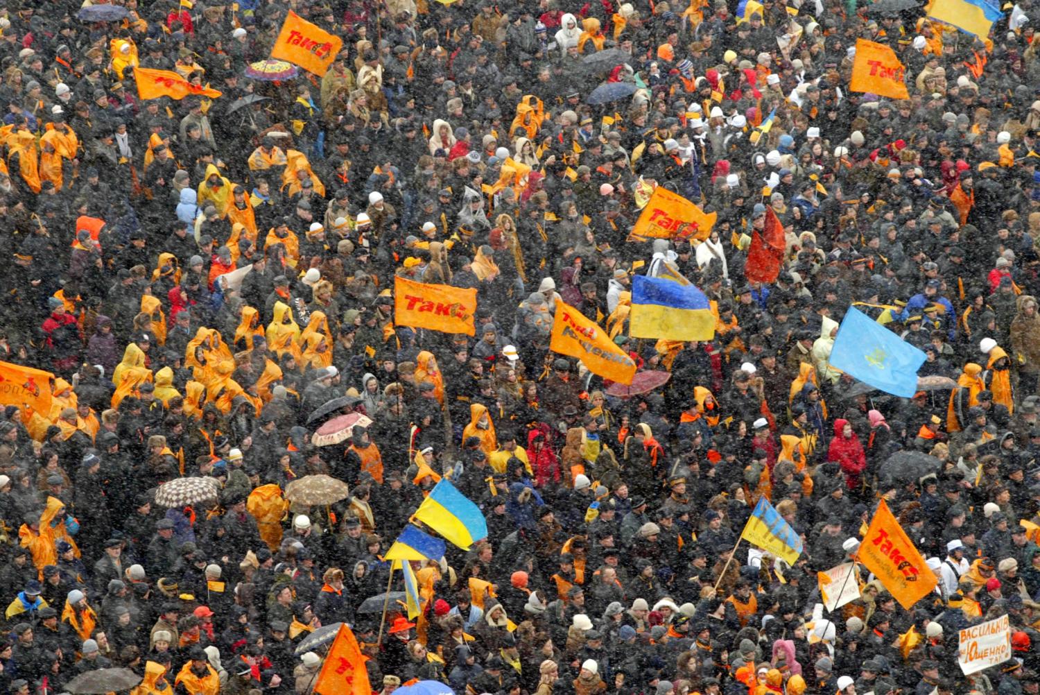 Supporters of opposition presidential candidate Yushchenko wave flags as they take part in a rally in central Kyiv.