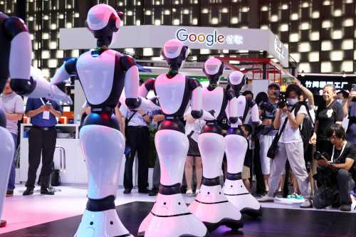 AI robots perform at the World Artificial Intelligence Conference in Shanghai (July 2023).