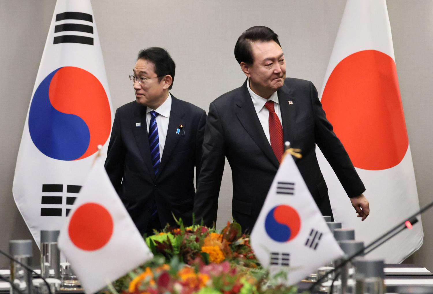 South Korean President Yoon Suk Yeol (R) meets Japanese Prime Minister Fumio Kishida prior to the Asia-Pacific Economic Cooperation forum in San Francisco, California, United States, on November 16, 2023. Pool for Yomiuri / The Yomiuri Shimbun via Reuters Connect