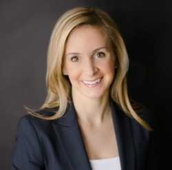 headshot of Amanda Lynam