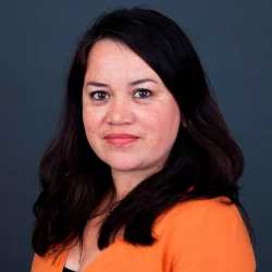 headshot of Lina Guzman