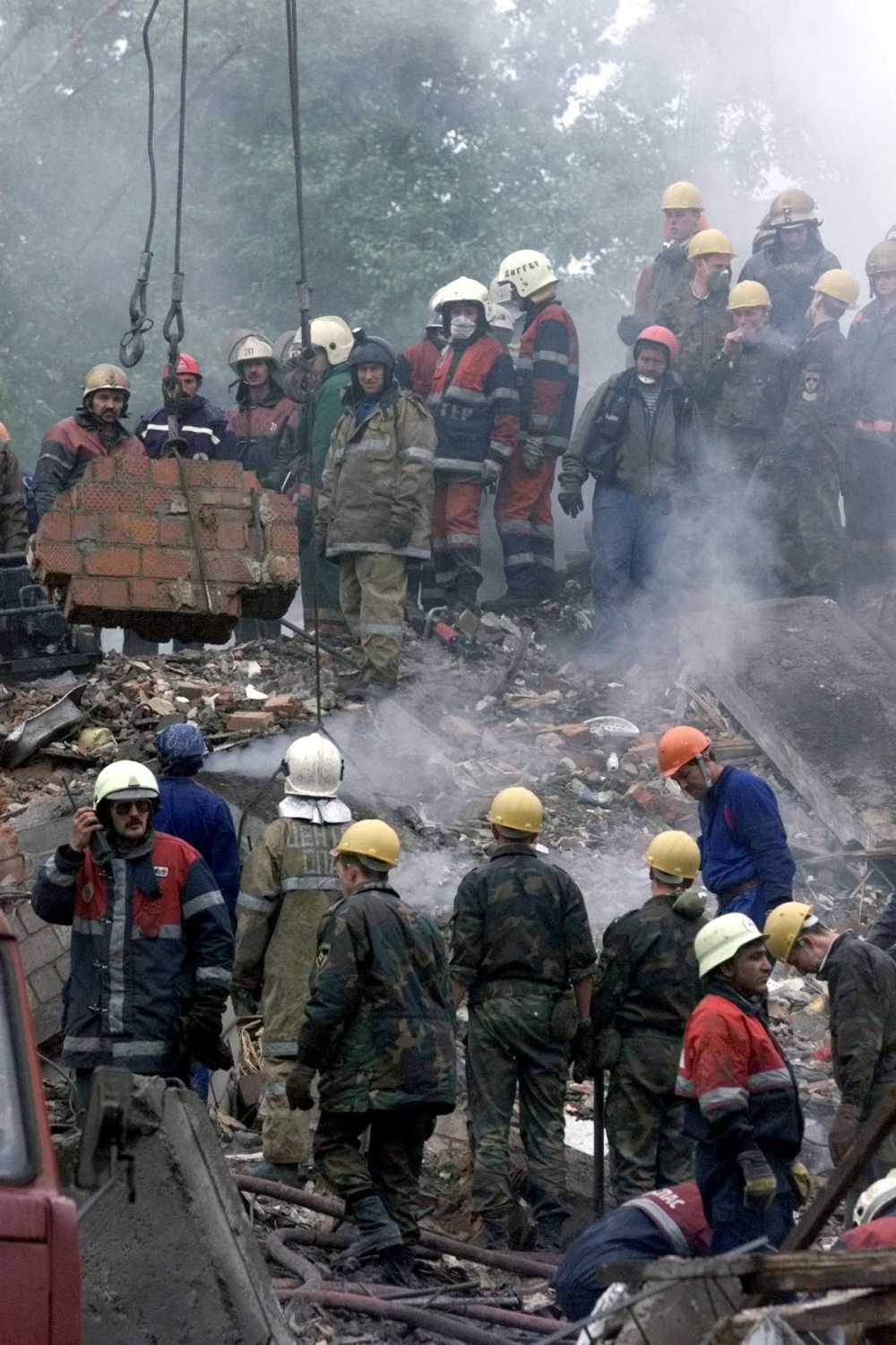 Rescue workers clean up the rubble of an eight-story Moscow building destroyed by a bomb September 13. The bomb destroyed an entire apartment block, killing at least 45 people, and prompting President Boris Yeltsin to order security measures to tackle a crisis that has struck at the very heart of Russia.