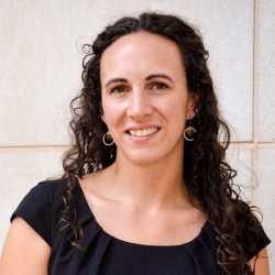 Shelley Welton headshot