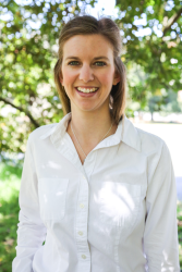 Samantha Crow headshot