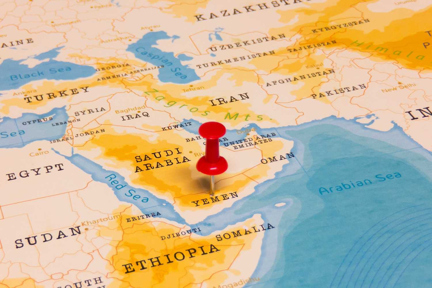 A red pin on Yemen in a zoomed-in world map