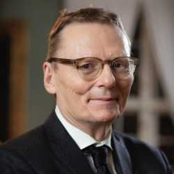 portrait picture of James Robinson