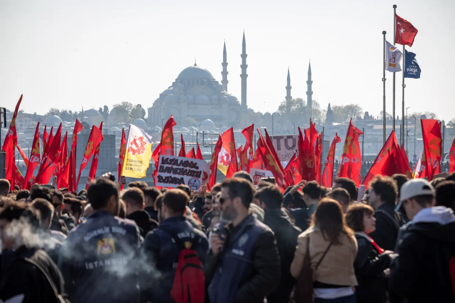 Students rally in Istanbul after the arrest of Mayor Ekrem İmamoğlu, denouncing the AKP and President Recep Tayyip Erdoğan.
