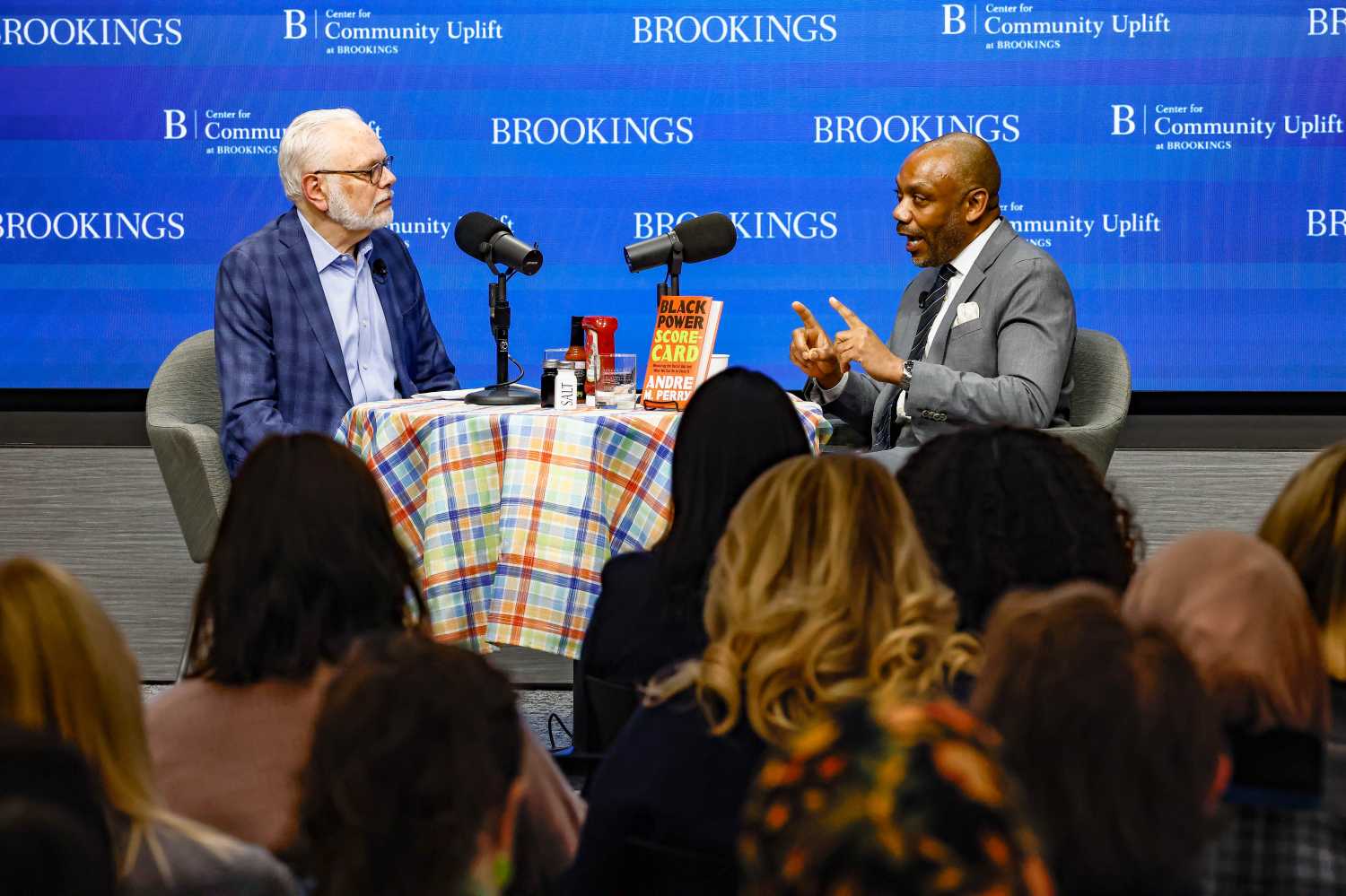 David Wessel (l) and Andre Perry (r) discuss Perry's new book, Black Power Scorecard, at a recent kitchen table event at Brookings, April, 2025 (Photo by Paul Morigi)