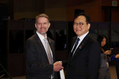 South Korea's Trade Minister Cheong In-kyo and U.S. Trade Representative Jamieson Greer pose for photographs