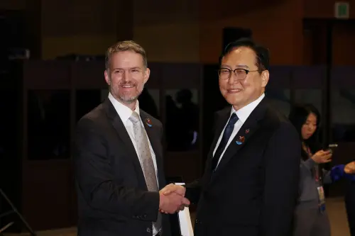 South Korea's Trade Minister Cheong In-kyo and U.S. Trade Representative Jamieson Greer pose for photographs