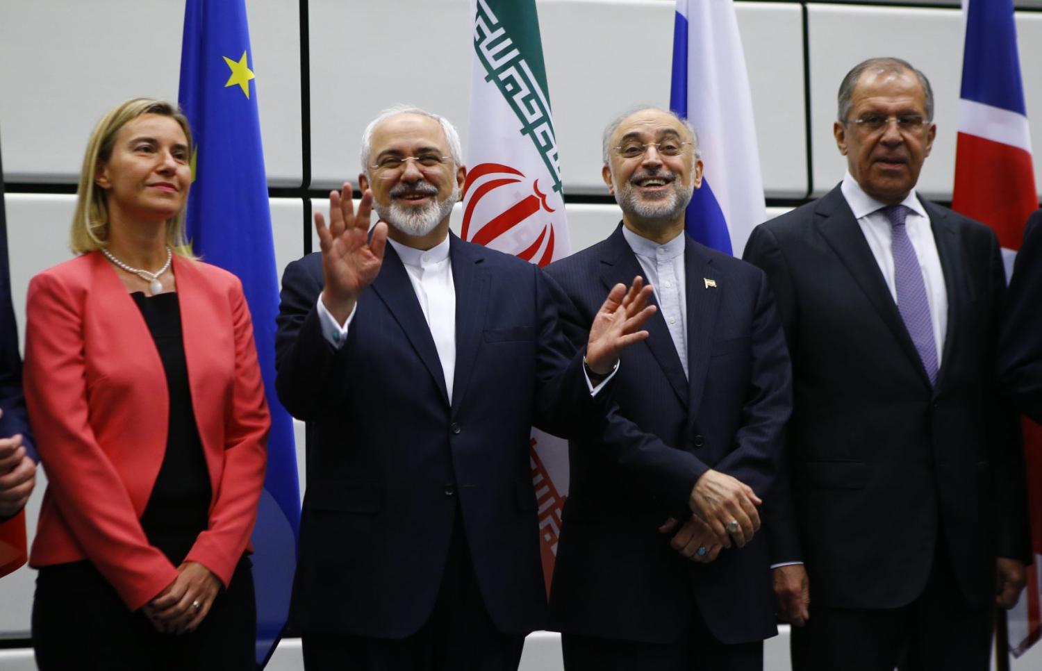 Iranian Foreign Minister Mohammad Javad Zarif (2nd L) gestures next to High Representative of the European Union for Foreign Affairs and Security Policy Federica Mogherini (L), Iranian ambassador to IAEA Ali Akbar Salehi (2nd R) and Russian Foreign Minister Sergey Lavrov (R) as they pose for a family photo in Vienna, Austria 14 July, 2015.