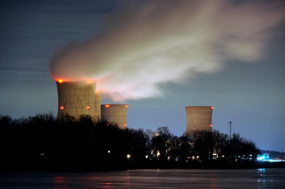 The Three Mile Island nuclear power plant, where the U.S. suffered its most serious nuclear accident in 1979, is seen across the Susquehanna River in Middletown, Pennsylvania, in this night view taken March 15, 2011. U.S. regulators should press ahead with approving construction licenses for new nuclear power plants despite Japan's nuclear crisis, President Barack Obama's top energy official Energy Secretary Steven Chu said on Tuesday. REUTERS/Jonathan Ernst