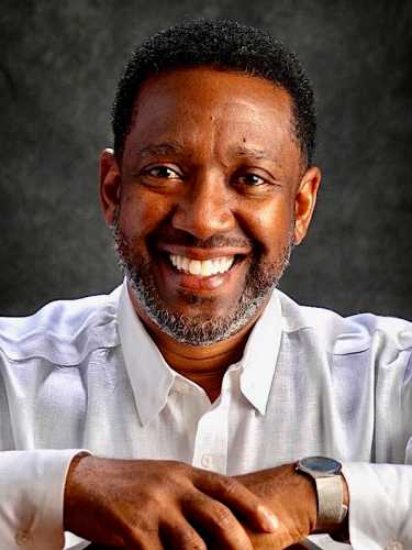 Flozell Daniels headshot