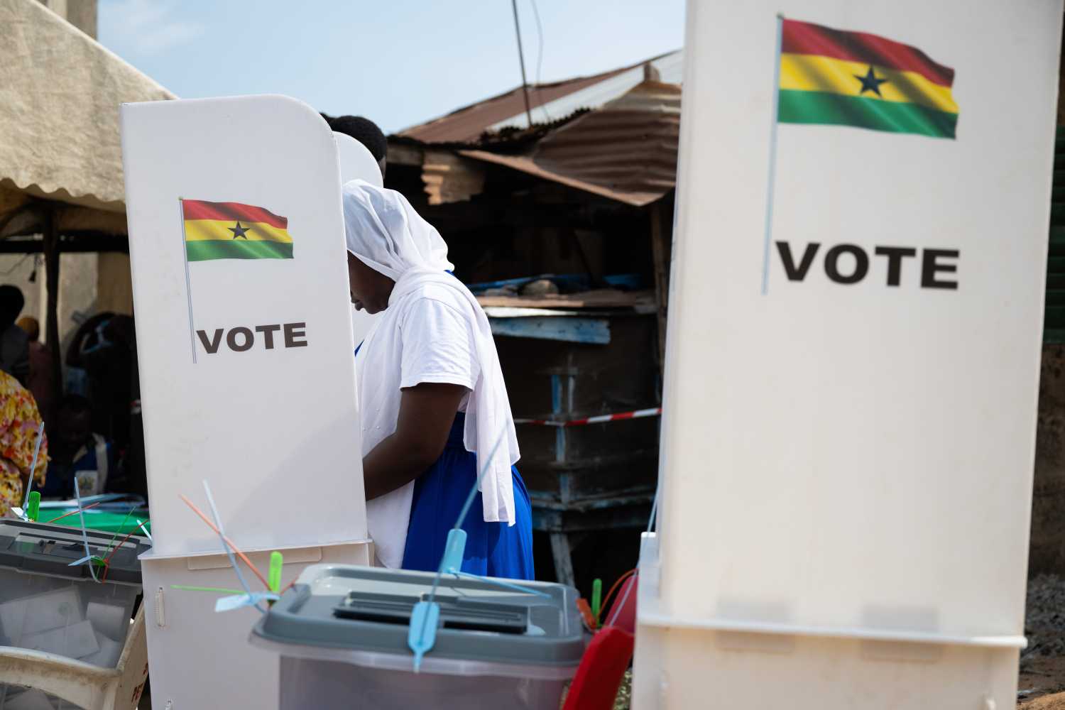 Voting in Ayawaso East constituency, Ghana, to elect the president and members of Parliament, December 2024. (Photo by Claudia Lacave / Hans Lucas)