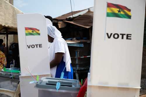 Voting in Ayawaso East constituency, Ghana, to elect the president and members of Parliament, December 2024. (Photo by Claudia Lacave / Hans Lucas)