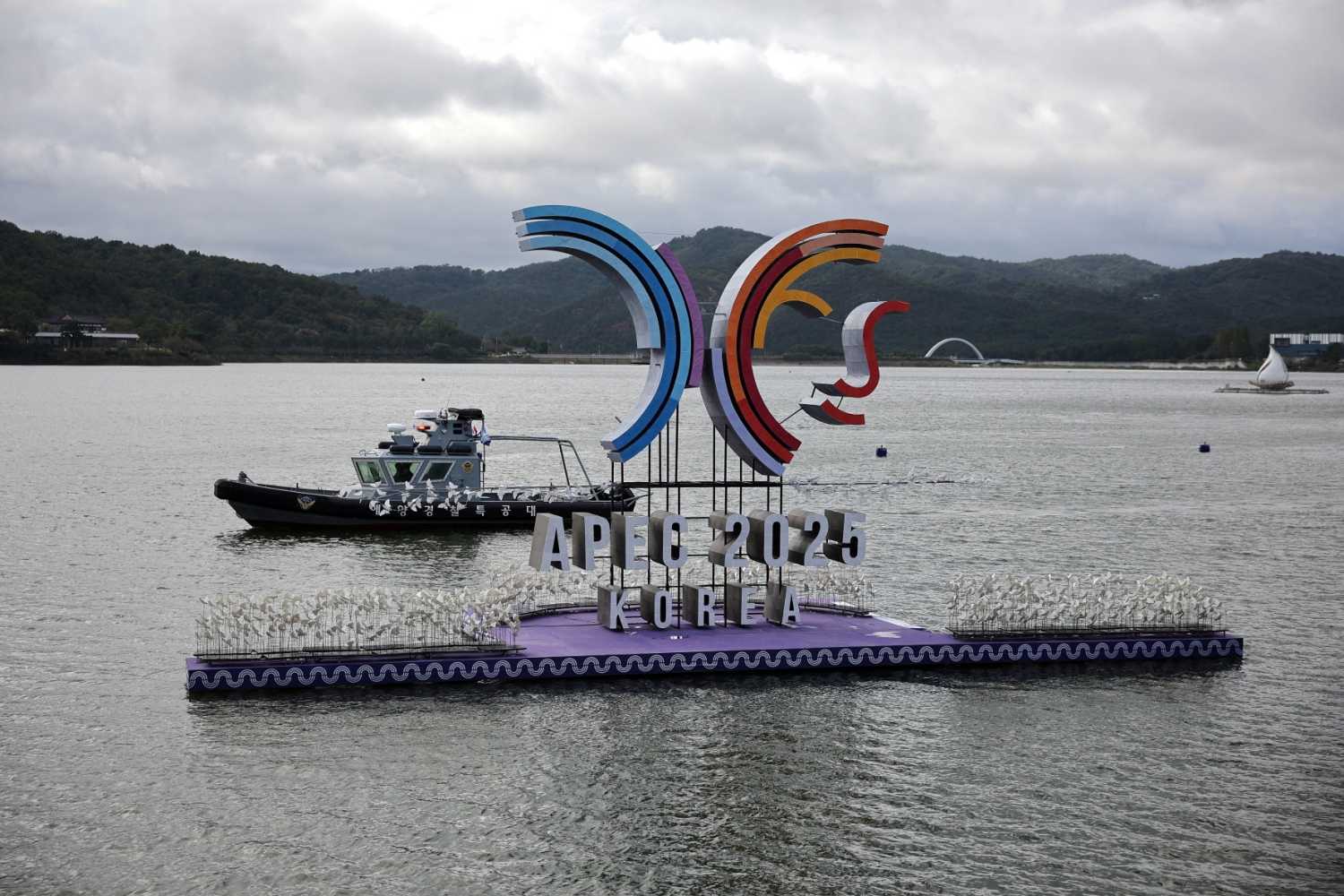 A boat from Sea Special Attack Team (SSAT) patrols on the Bomun lake near the venue for 2025 Asia-Pacific Economic Cooperation leaders' summit in Gyeongju, South Korea, October 20, 2025.