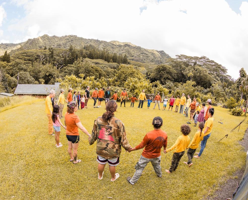 Mai Uka Kuʻu Waʻa keiki join hands in an aloha circle at Hoʻoulu ʻĀina. | Photo by Kaʻōhua Lucas