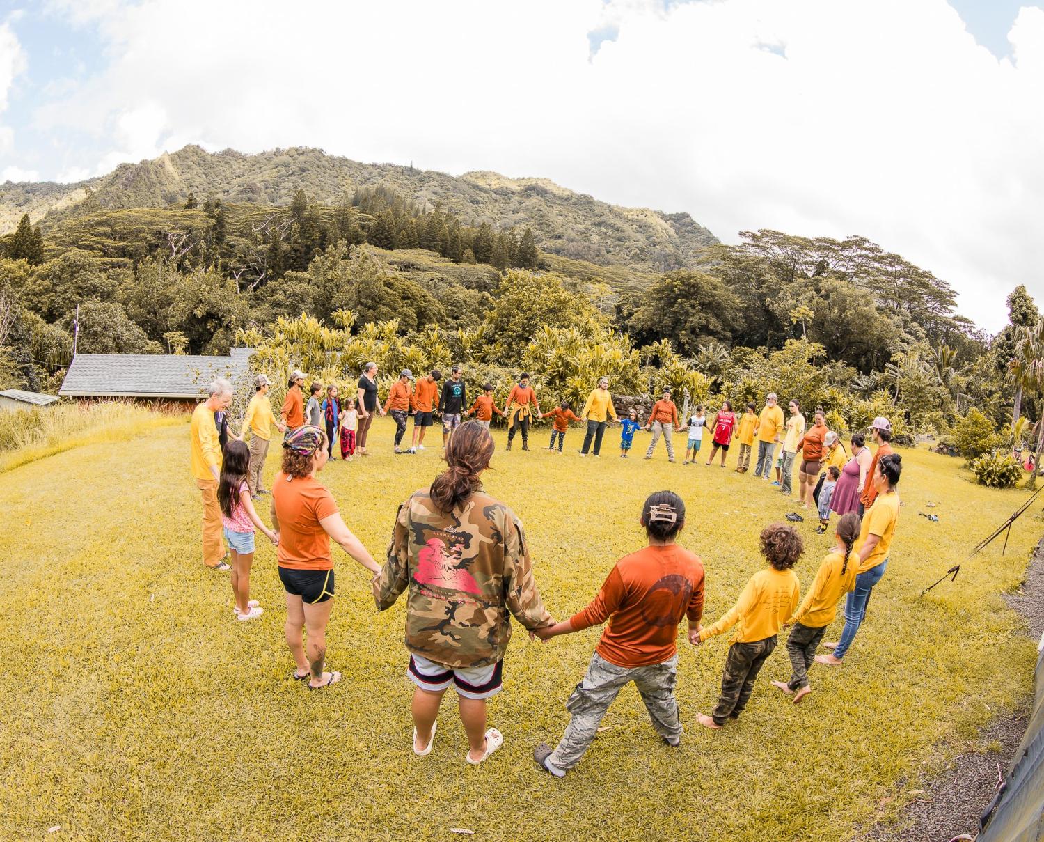 Mai Uka Kuʻu Waʻa keiki join hands in an aloha circle at Hoʻoulu ʻĀina. | Photo by Kaʻōhua Lucas