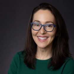 Amanda Craig headshot