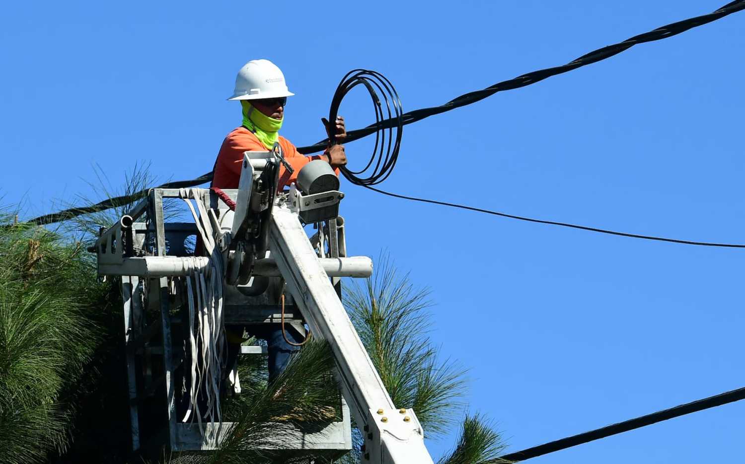 Power lines are worked on in South Gate, California, on October 23, 2019, as scorching temperatures and the Santa Ana winds heighten the risk of wildfires in Southern California.