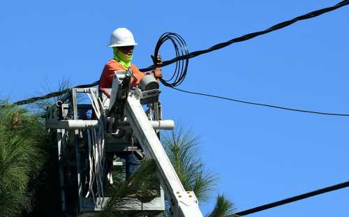 Power lines are worked on in South Gate, California, on October 23, 2019, as scorching temperatures and the Santa Ana winds heighten the risk of wildfires in Southern California.