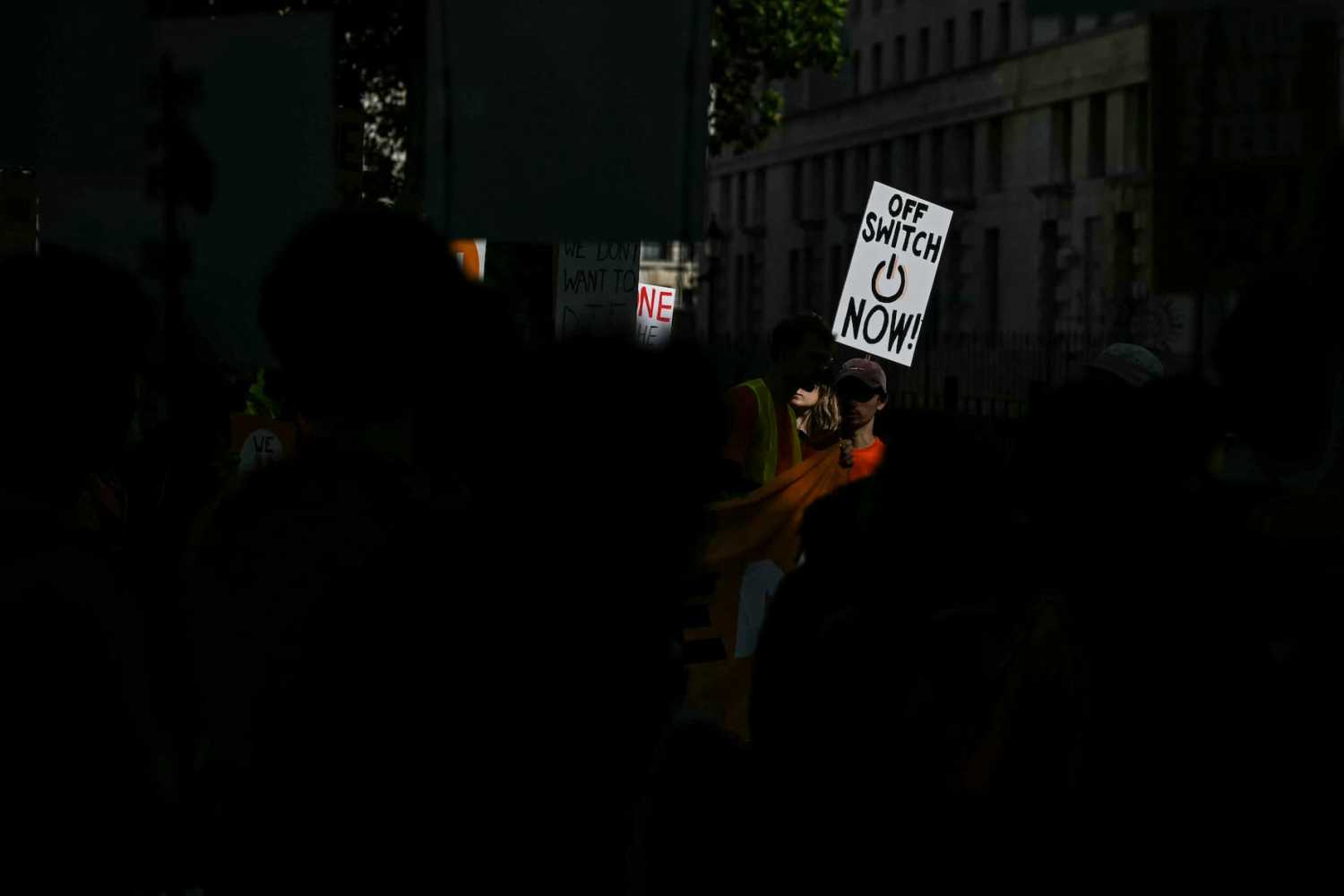 TOPSHOT - A participant holds a placard during a "emergency protest" by civic action group PauseAI UK outside Downing Street in central London on September 16, 2026, after news that AI researcher Jacob Coxon has decided to leave the industry. The world's biggest AI companies are working on creating a standards body, ChatGPT-maker OpenAI said on Sept. 15, as fears rise about the dangers of AI and pressure is on to create a safer version of the technology.