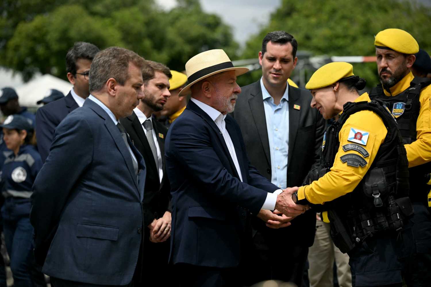 Brazil's President and reelection candidate Luiz Inacio Lula da Silva (C) greets a Federal Highway Police officer as Brazil's Justice Minister Wellington Lima e Silva (L) and Rio de Janeiro's Mayor Eduardo Cavalieri looks on (3-R) during a ceremony announcing security investments at the headquarters of the Federal Highway Police in Rio de Janeiro, Brazil, on September 18, 2026.